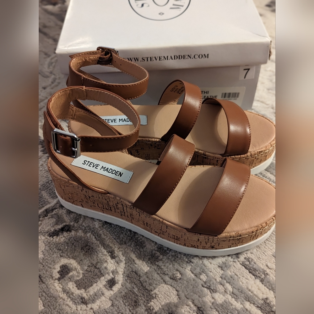 Steve Madden "Faithi" tan leather platform sandal